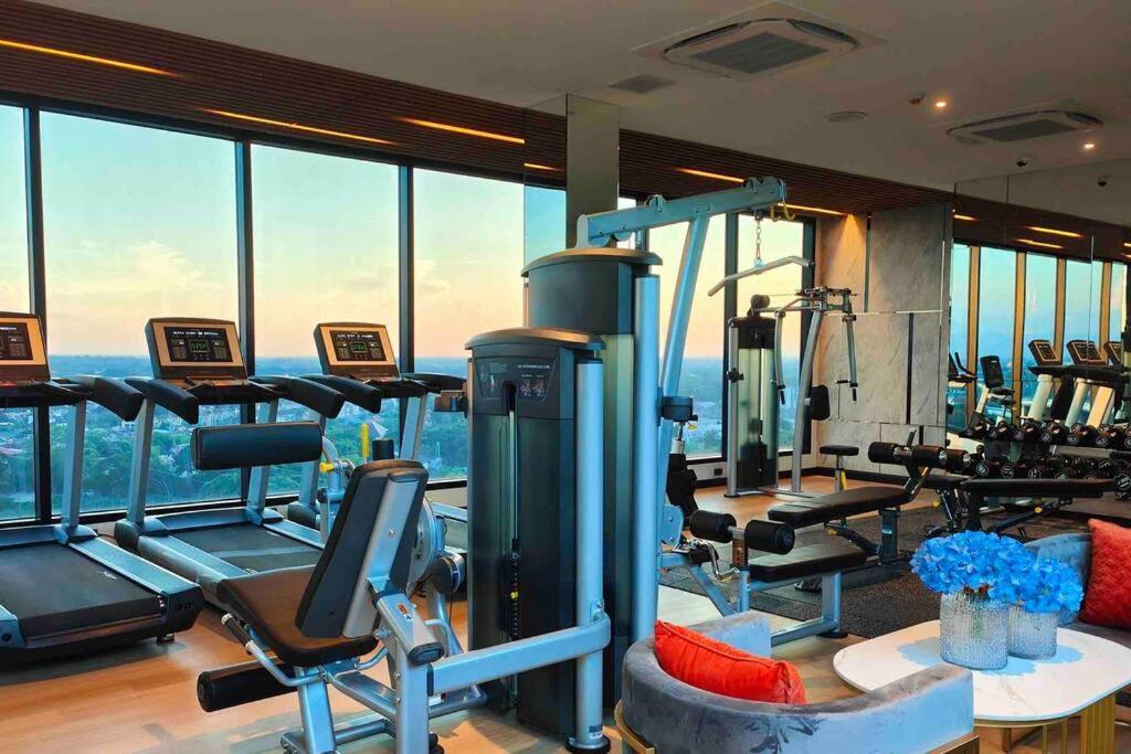New & Cozy 2 Bedroom @ The Astra Sky River अपार्टमेंट